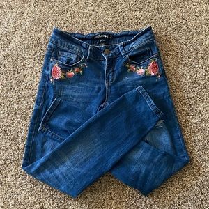 Juniors’ Jeans